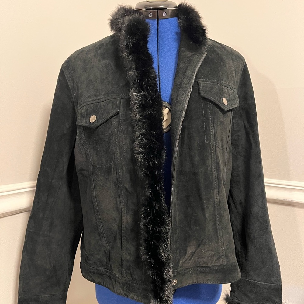 Yvonne Marie Black Suede Jacket with Faux Fur Trim. 12petite sized like a small.